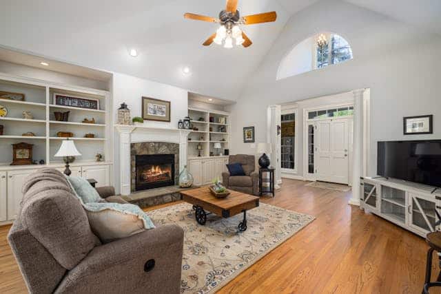 7 Tips for Making the Living Room Look Fantastic to Buyers