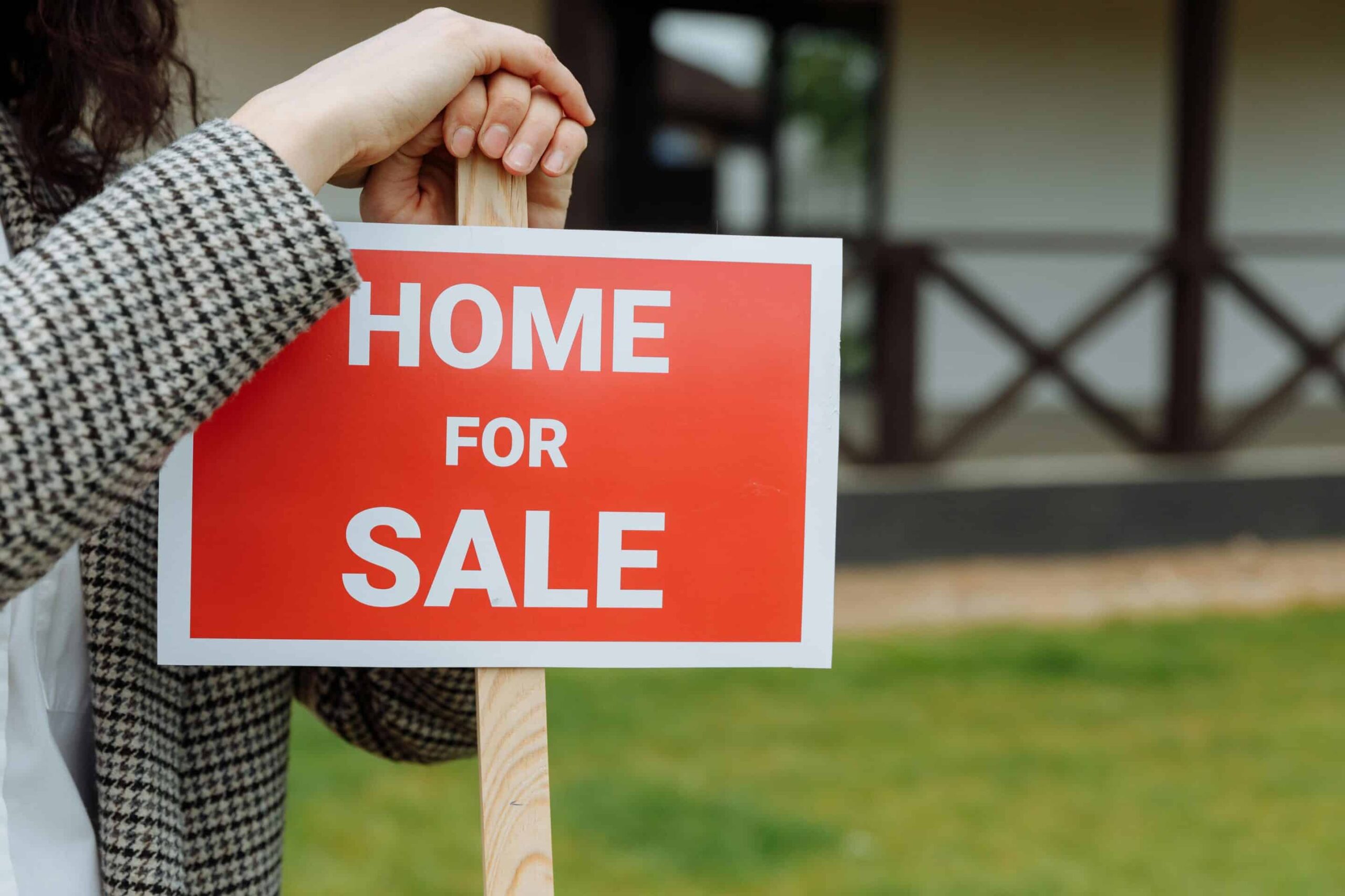 Should I Sell My House? 5 Questions to Help You Decide