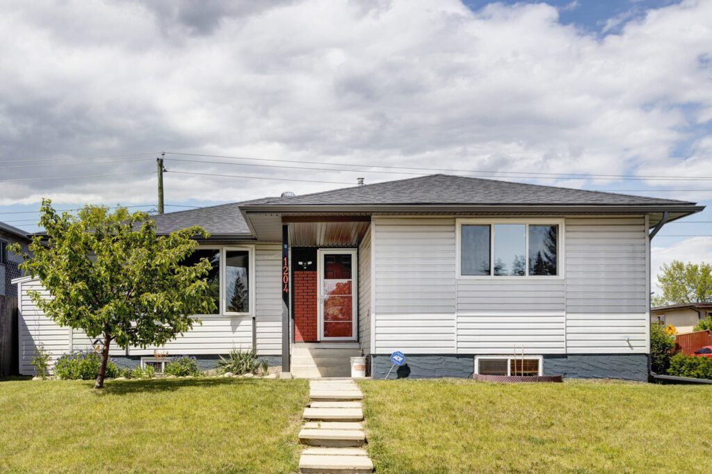 Sold: 1204 Penedo Crescent SE, Calgary, AB T2A 3N6