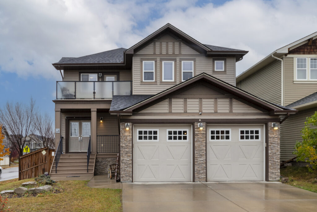 Sold: 4 Bayside Link, Airdrie, AB T4B 0V6