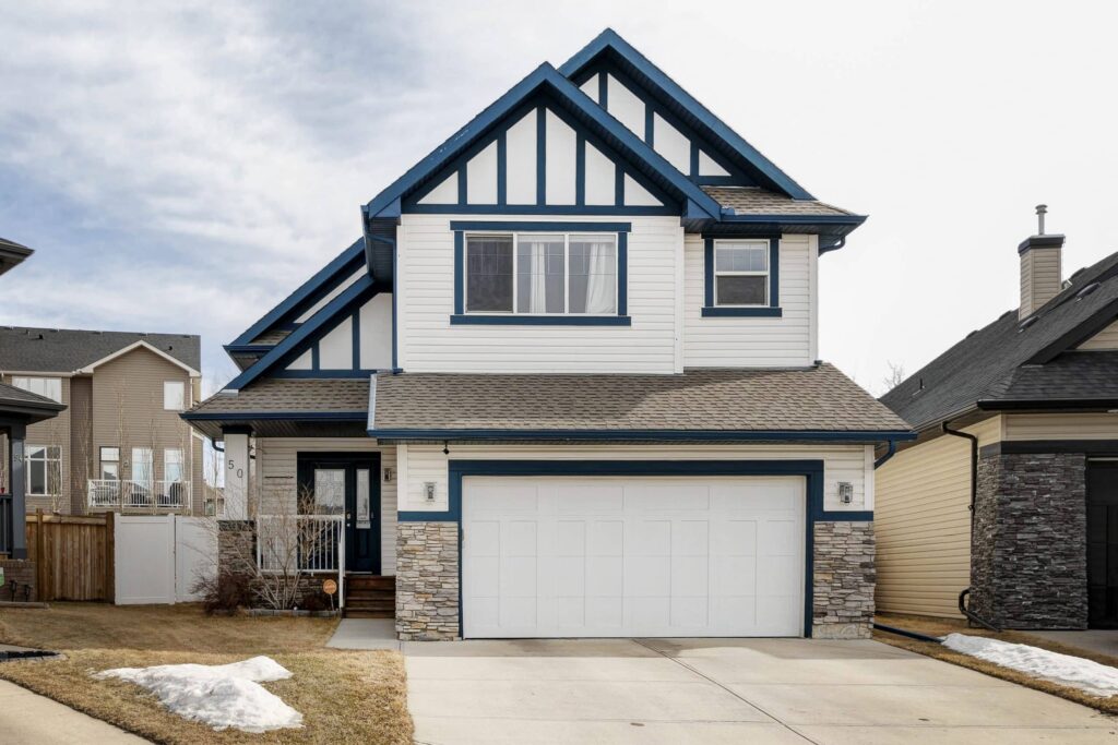 Sold: 50 Kingsland Heights, Airdrie, AB T4A 0A2