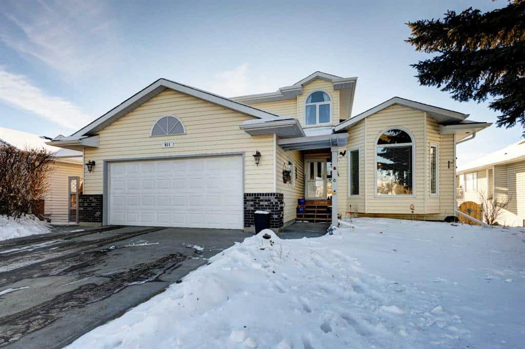 Sold: 911 High Country Drive, High River, AB T1Y 1E5